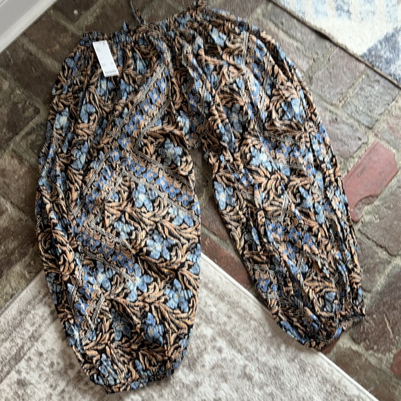 ⭐️NwT Urban Outfitters Out from under Jasmine Balloon Pants⭐️ - Picture 6 of 11